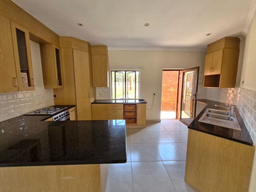 To Let 3 Bedroom Property for Rent in Meerhof North West
